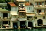 Istanbul-case sul Bosforo.jpg